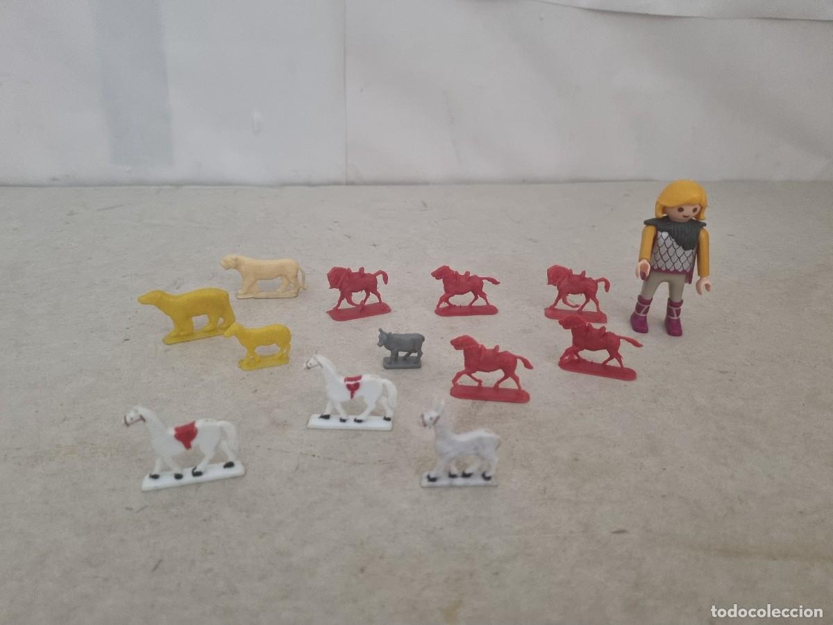 Figuras de goma y PVC: Lote de 12 caballos y animales en miniatura