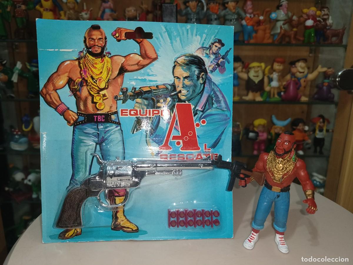 Figuras de goma y PVC: Blister pistola juguete fulminantes Equipo A a&ntilde;os 80 + figura comics spain goma pvc M.A
