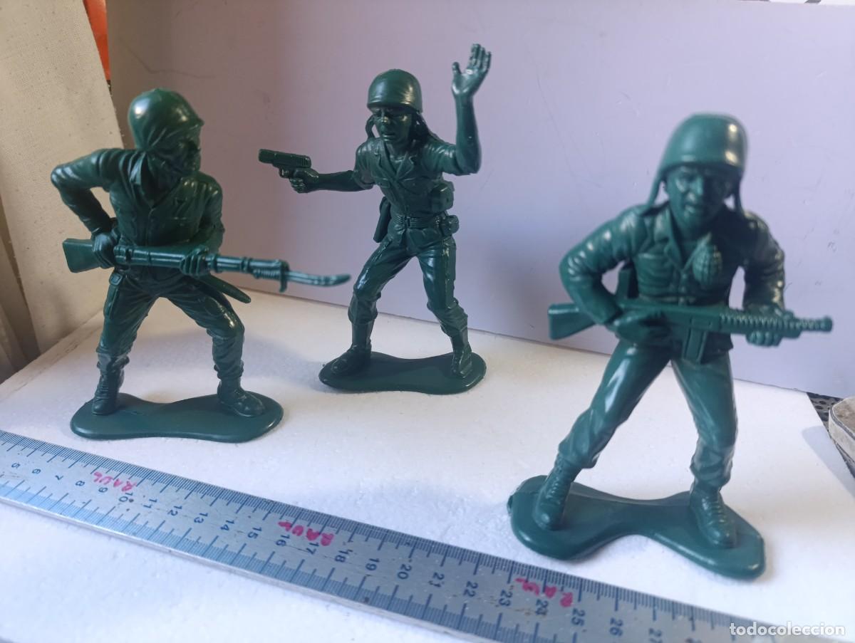 Figuras de goma y PVC: FIGURA DE PVC - 3 SOLDADOS GRANDES 12CM . - MU&Ntilde;ECO