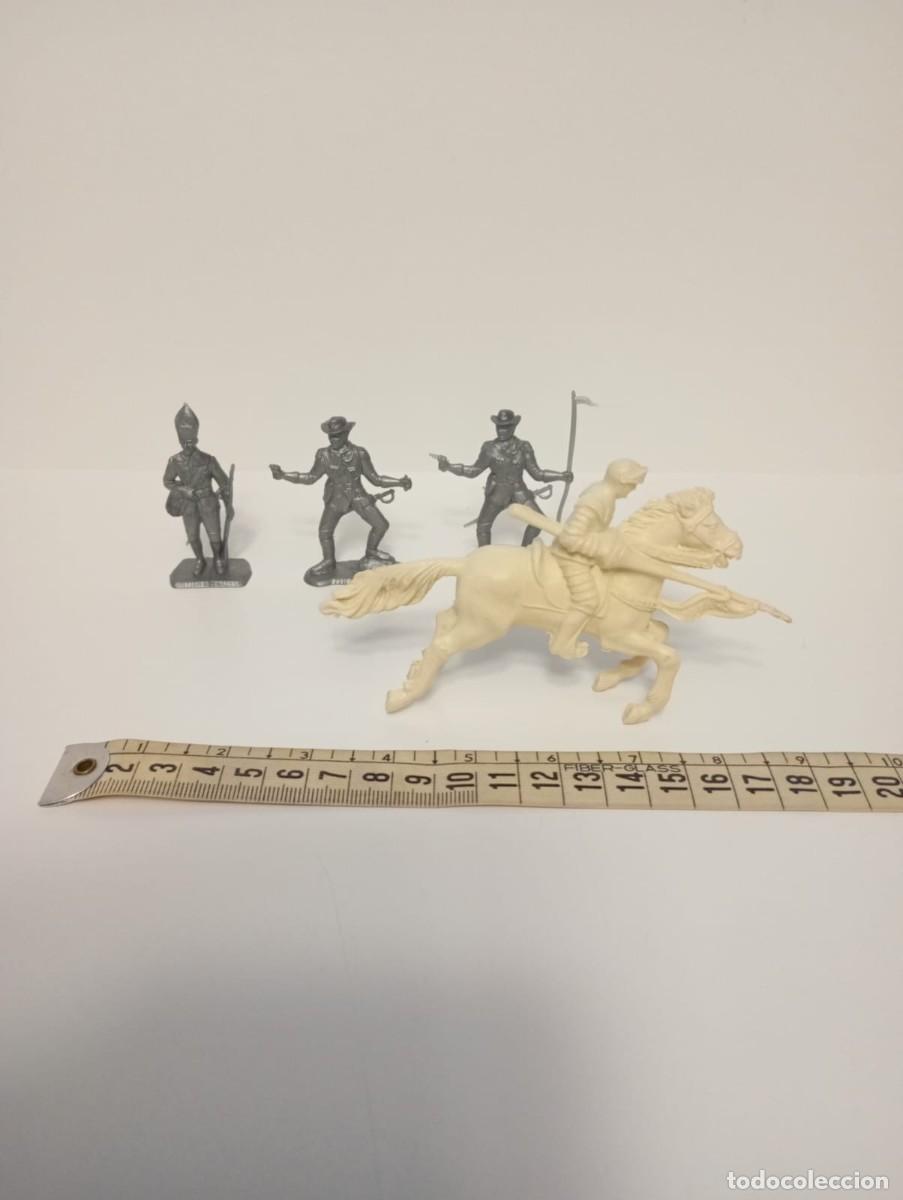 Figuras de goma y PVC: Soldados Soldaditos de pl&aacute;stico PVC AJAX y caballeros del mundo Phoskitos