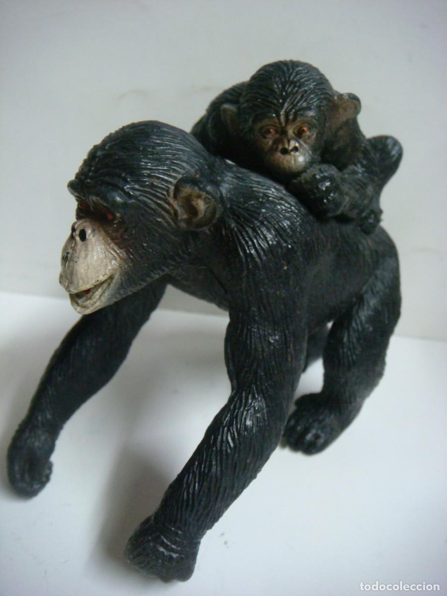 Figuras de goma y PVC: FIGURA DE GOMA DE UN CHIMPANCE CON SU CRIA-CAJ-G-N&ordm;-26