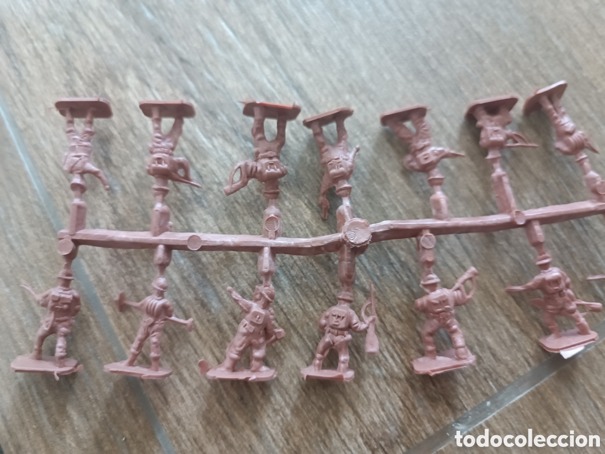 Figuras de goma y PVC: Colada de espa&ntilde;oles - montaplex - Foto 1