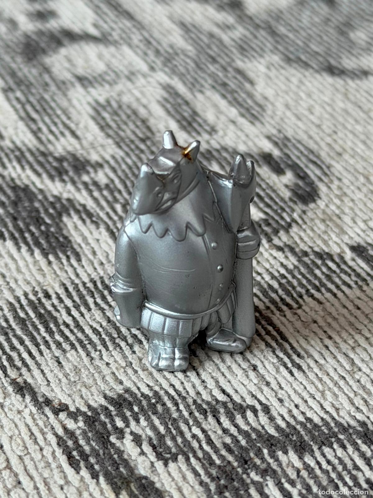 Figuras de goma y PVC: FIGURA MU&Ntilde;ECO ROBIN HOOD RHINO GARDIEN - RINOCERONTE GUARDIA - NESTL&Eacute; 1998 - 3,6 CM