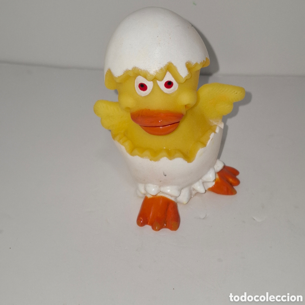 Figuras de goma y PVC: PATITO DE GOMA SALIENDO DEL CASCARON FIGURA DE PVC CHIFLE PATO