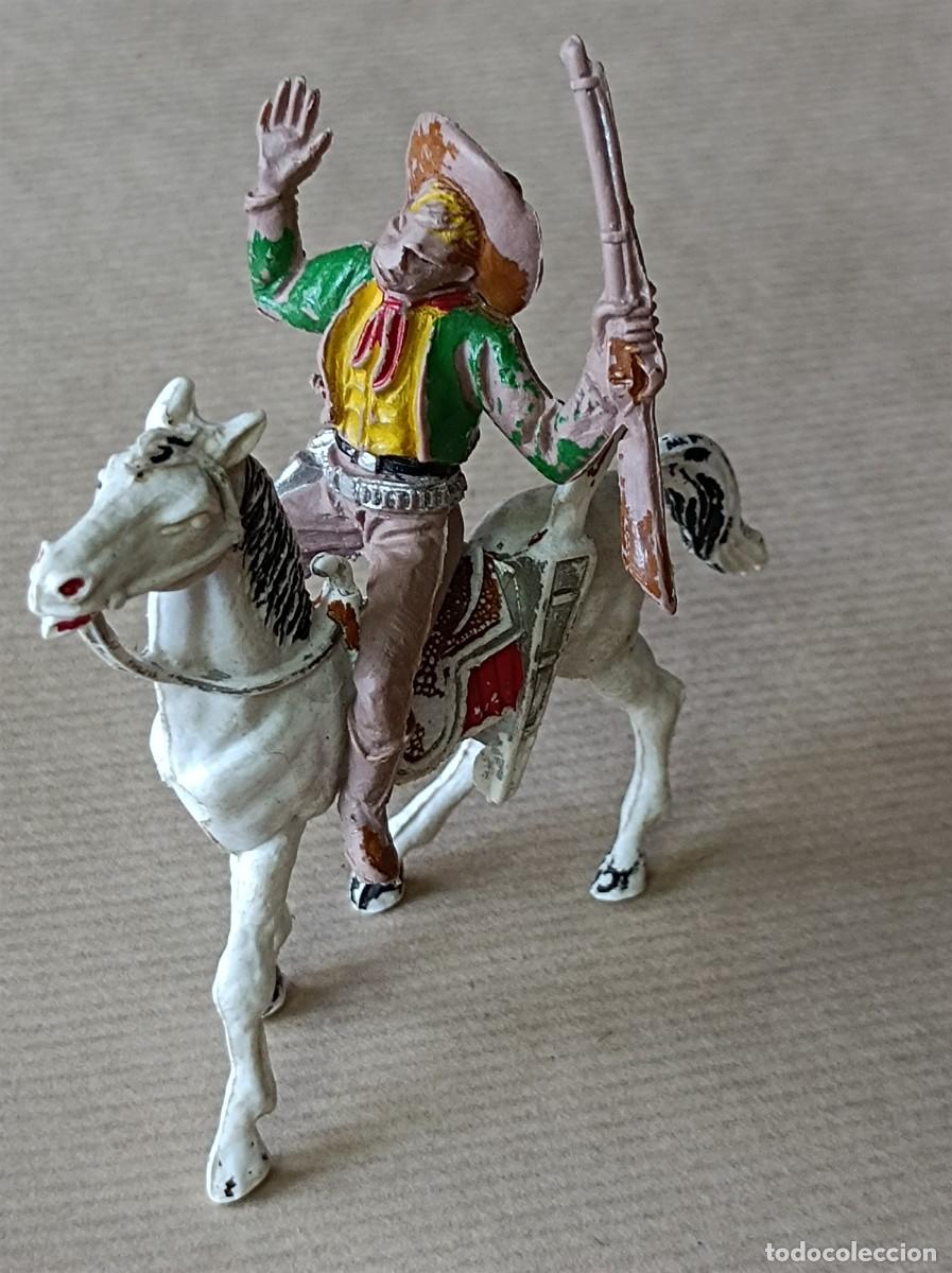 Figuras de goma y PVC: VAQUERO CON FLECHA CLAVADA A CABALLO FABRICANTE COMANSI