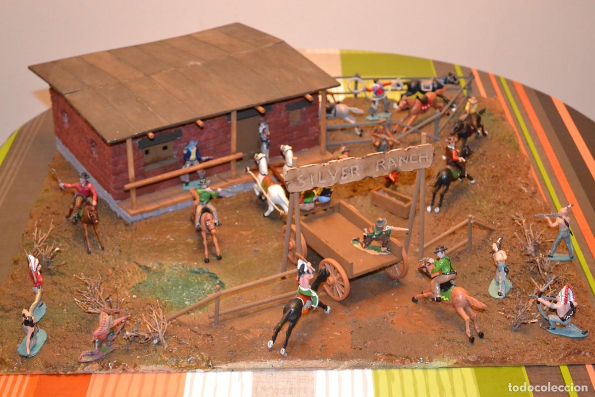 Figuras de goma y PVC: Lote 2754. Maqueta de rancho del Oeste, con figuras de Reamsa y otras marcas