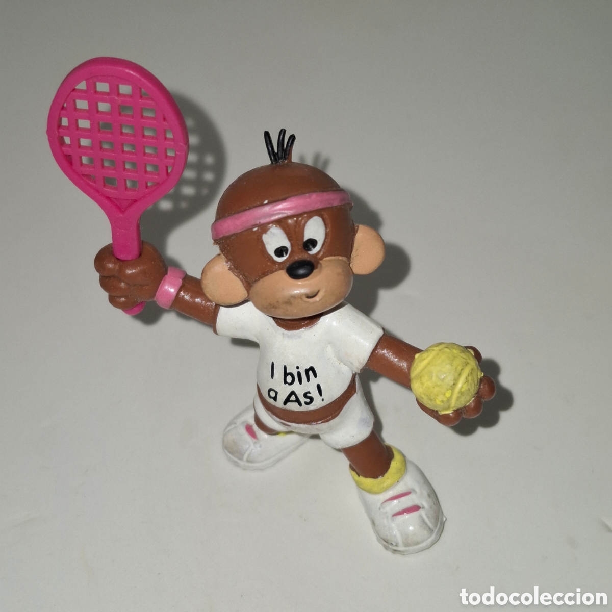 Figuras de goma y PVC: MONO JUGANDO AL TENIS AFFIE & PFERDIE FIGURA DE PVC MADE IN GERMANY BULLY A&Ntilde;OS 80
