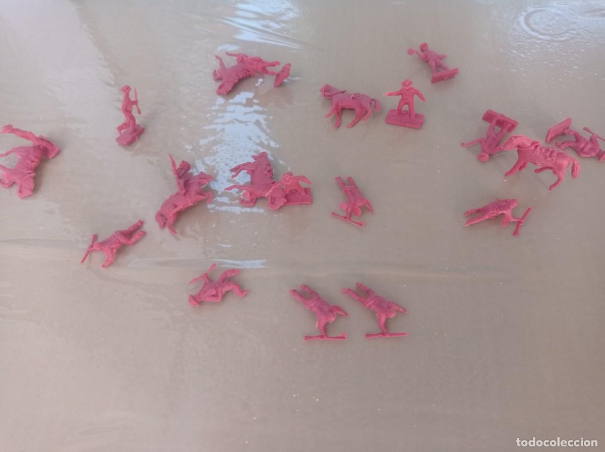 Figuras de goma y PVC: Lote de vaqueros de montaplex