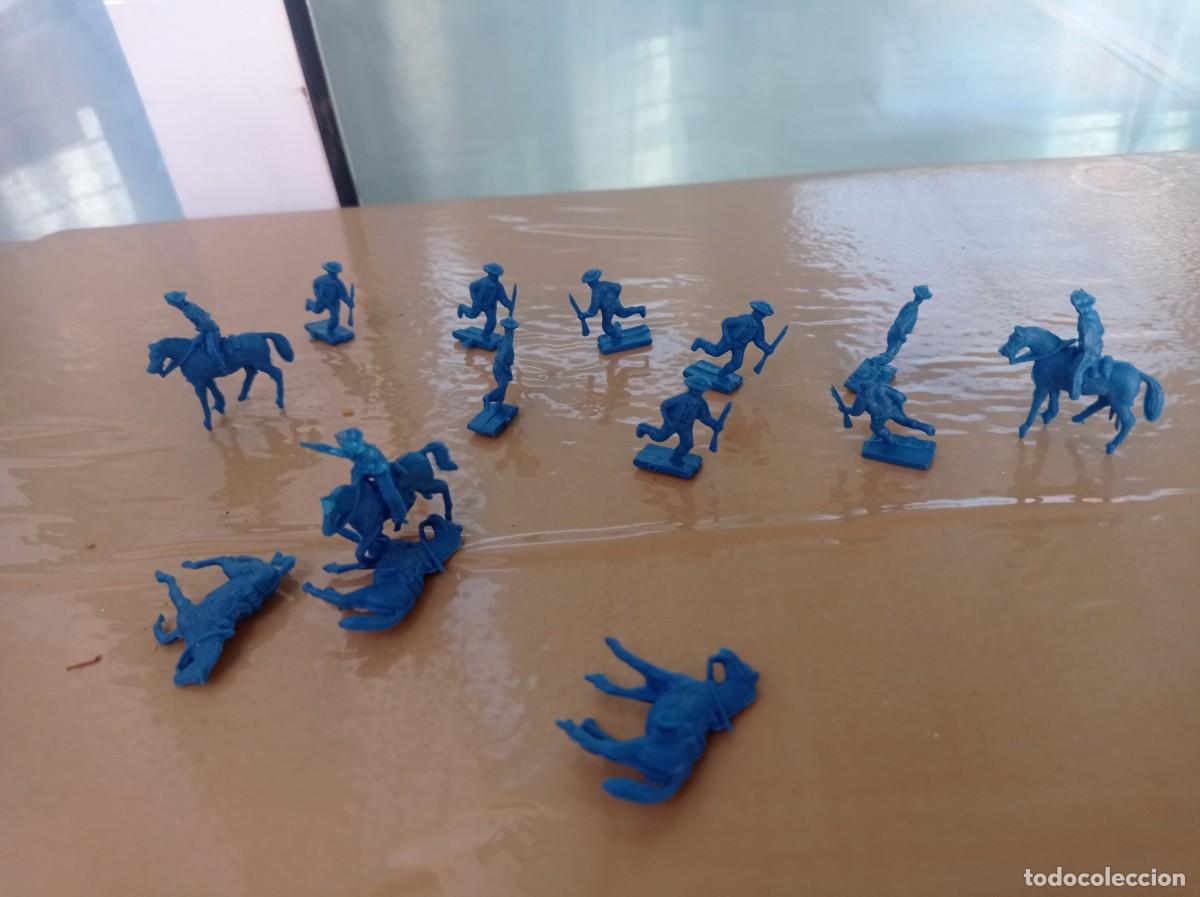 Figuras de goma y PVC: Lote de vaqueros de montaplex
