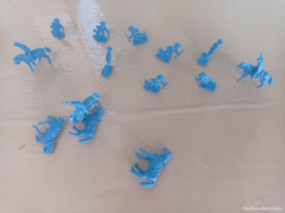 Figuras de goma y PVC: Lote de vaqueros de montaplex - Foto 2