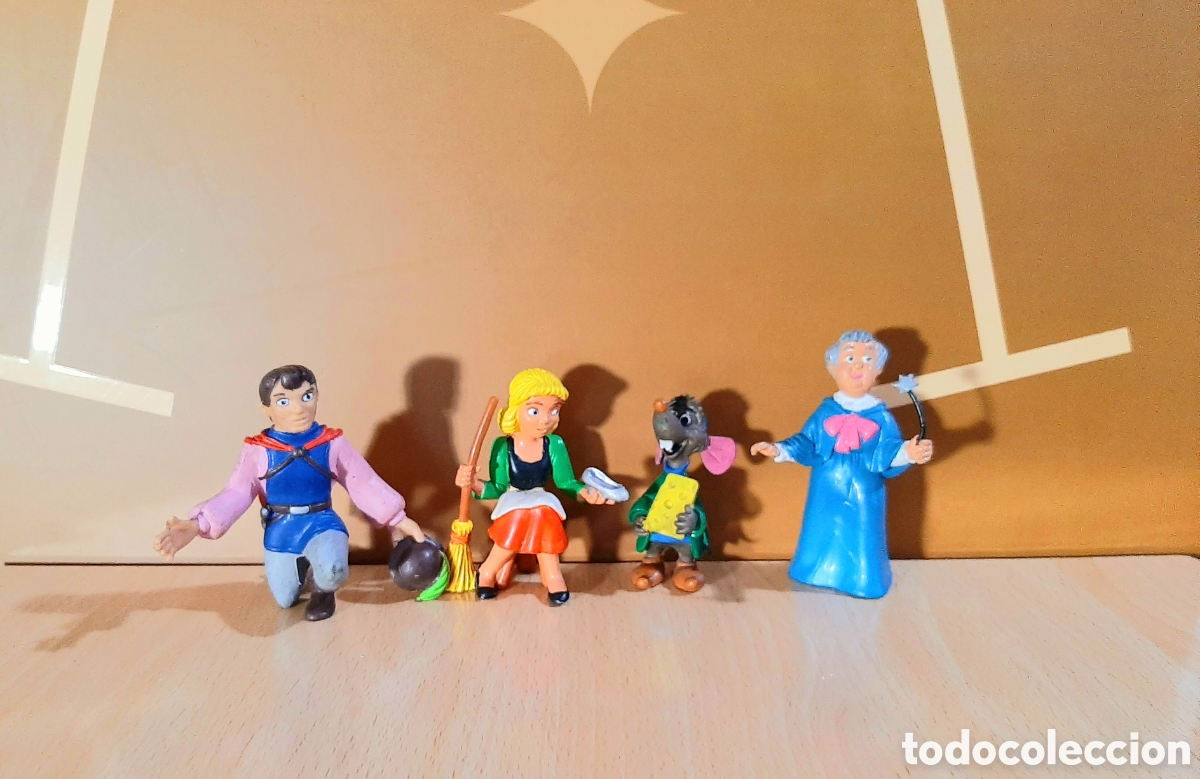 Figuras de goma y PVC: Lote figuras de la Cenicienta de Comics Spain con el principe y el Hada 1985