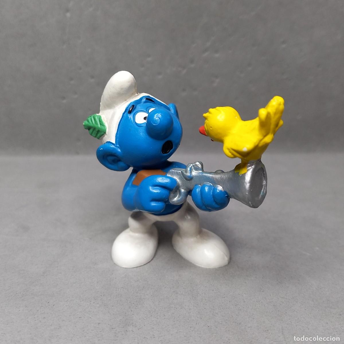 Figuras de goma y PVC: Antiguo Pitufo cazador con arcabuz - escopeta, fabricada por Bully, Alemania del Este. A&ntilde;os 70 - 80