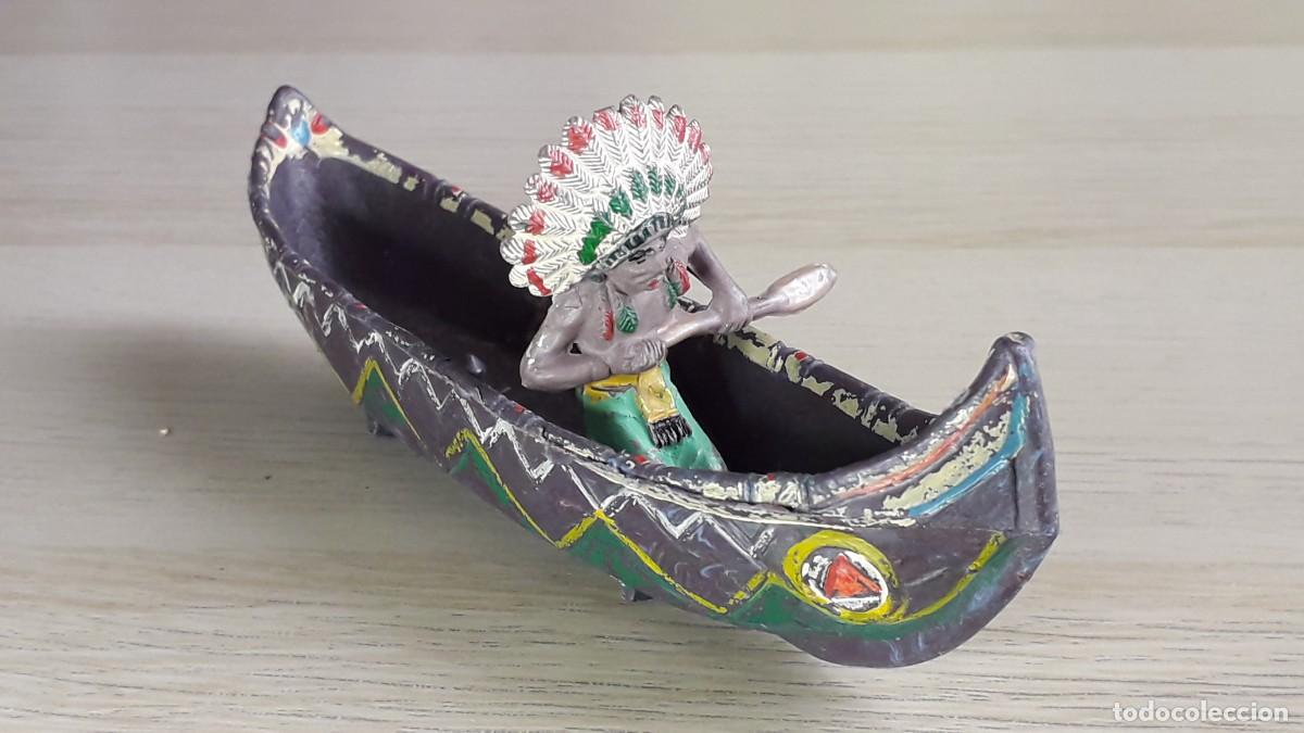 Figuras de goma y PVC: Cayuco Canoa con Indio oeste, pl&aacute;stico y goma, Pech made in Spain, original a&ntilde;os 60.