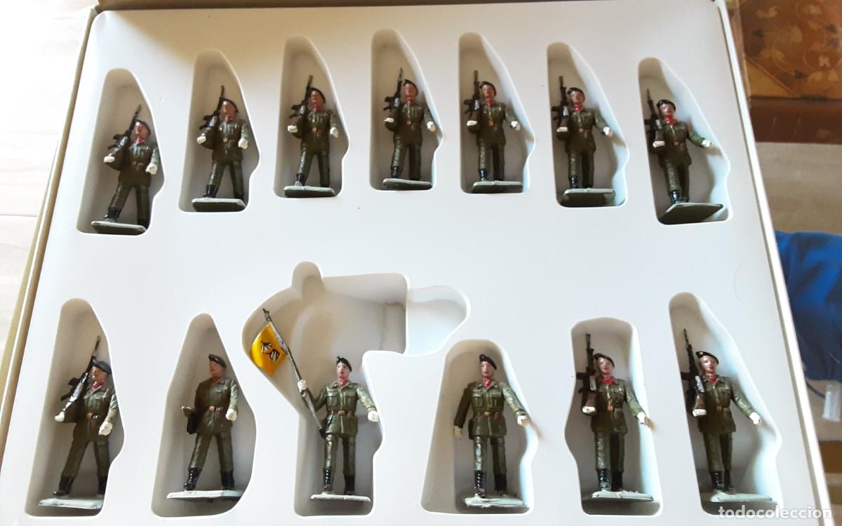 Figuras de goma y PVC: Caja completa soldis paracaidistas