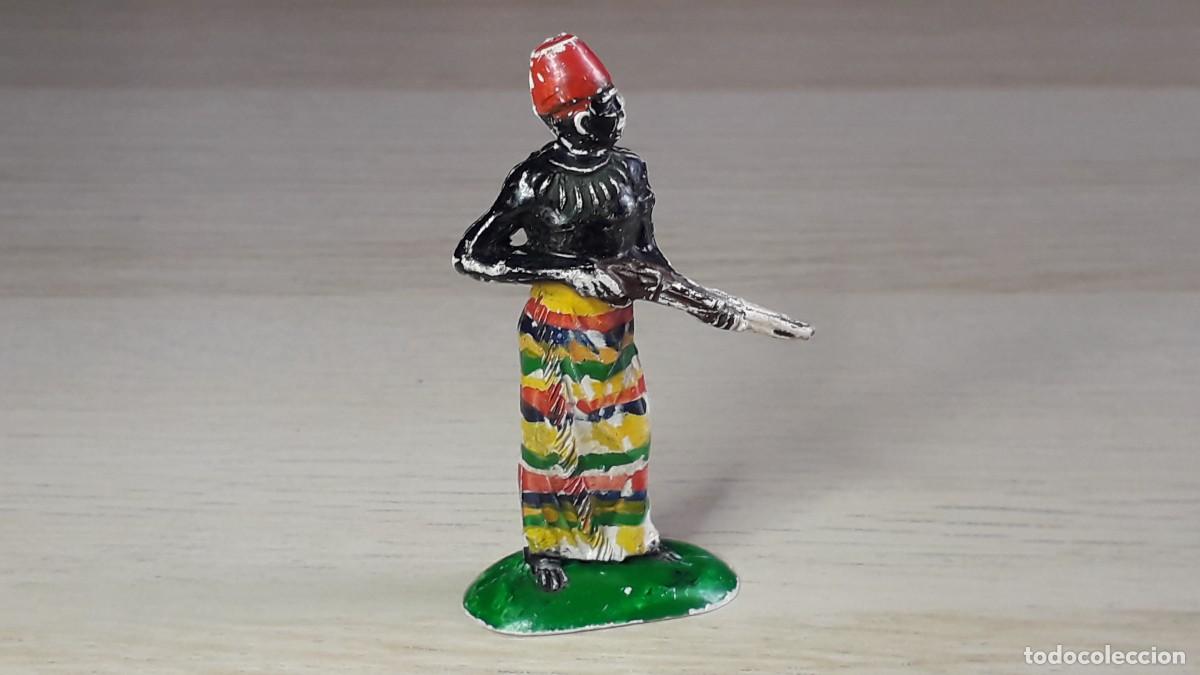 Figuras de goma y PVC: Cazador negro Kakuana Safari &Aacute;frica, fabricado en goma, Pech PH Spain, original a&ntilde;os 50-60.