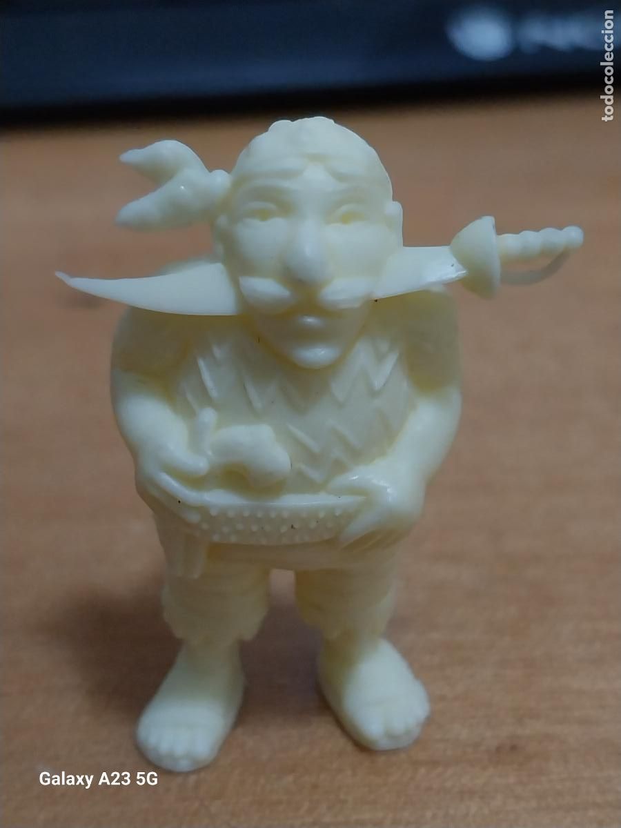 Figuras de goma y PVC: DETERGENTE ARIEL DUNKIN FIGURA PIRATA BARRIGON ESPADA PL&Aacute;STICO BLANCO 4CMS ALTO