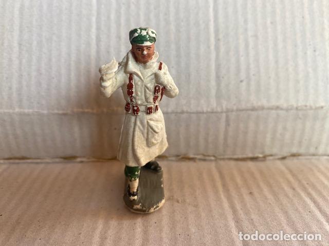 Figuras de goma y PVC: Pech esquiador desfilando. Plastico