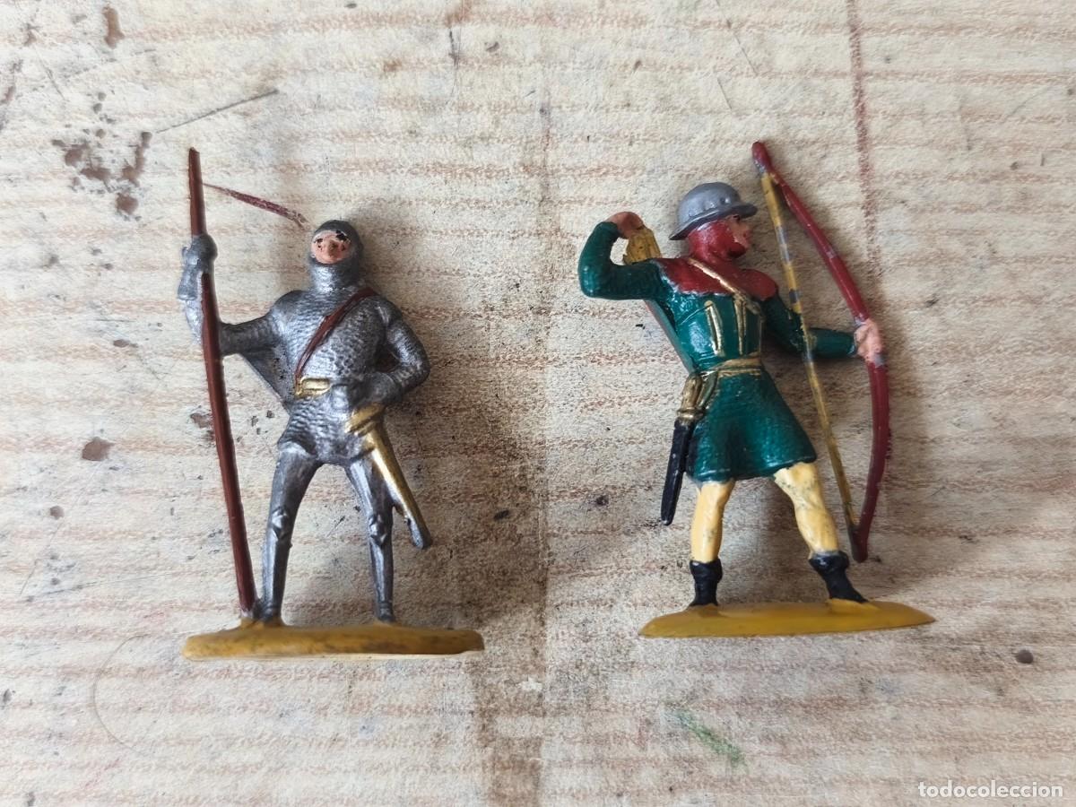 Figuras de goma y PVC: 2 Figuras guerrero medieval - Merten