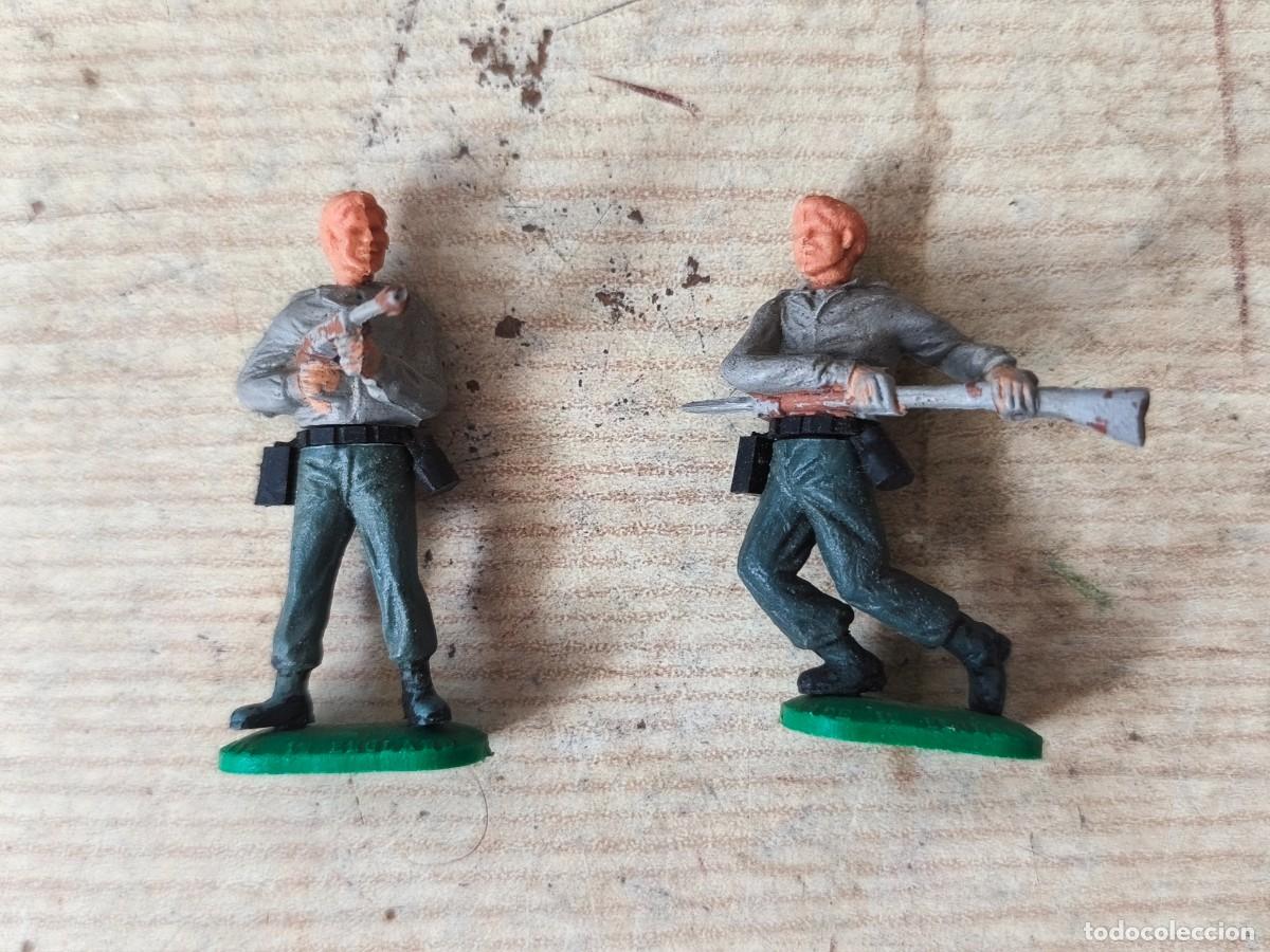 Figuras de goma y PVC: 2 Figuras Infanter&iacute;a Alemana - Timpo Toys