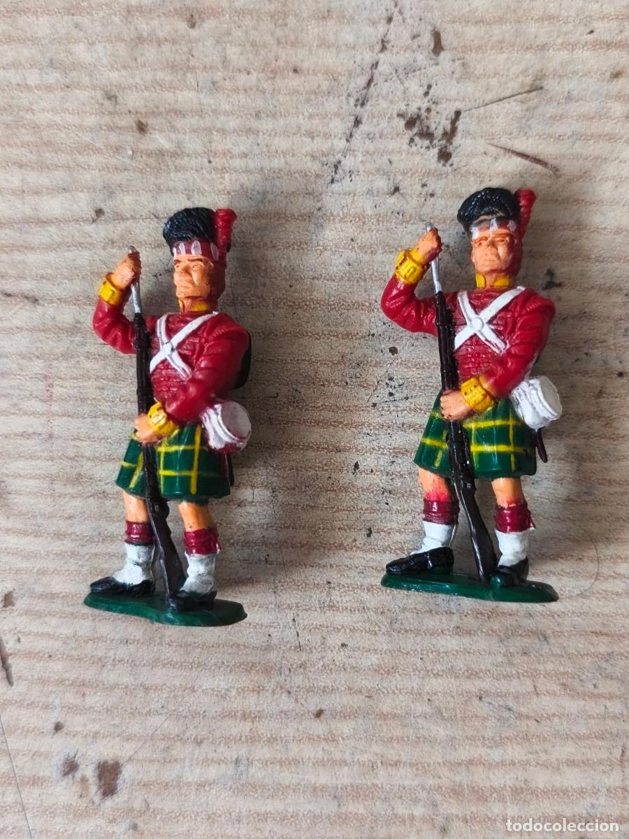 Figuras de goma y PVC: 2 Figuras Soldado regimiento escoc&eacute;s 92nd Highlanders