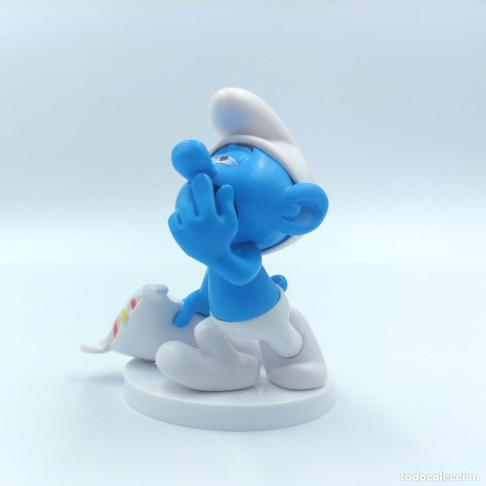 Figuras de goma y PVC: LOS PITUFOS: PITUFO PEREZOSO CON BASE CIRCULAR - 7,5 CM. - SBABAM- COMO NUEVO