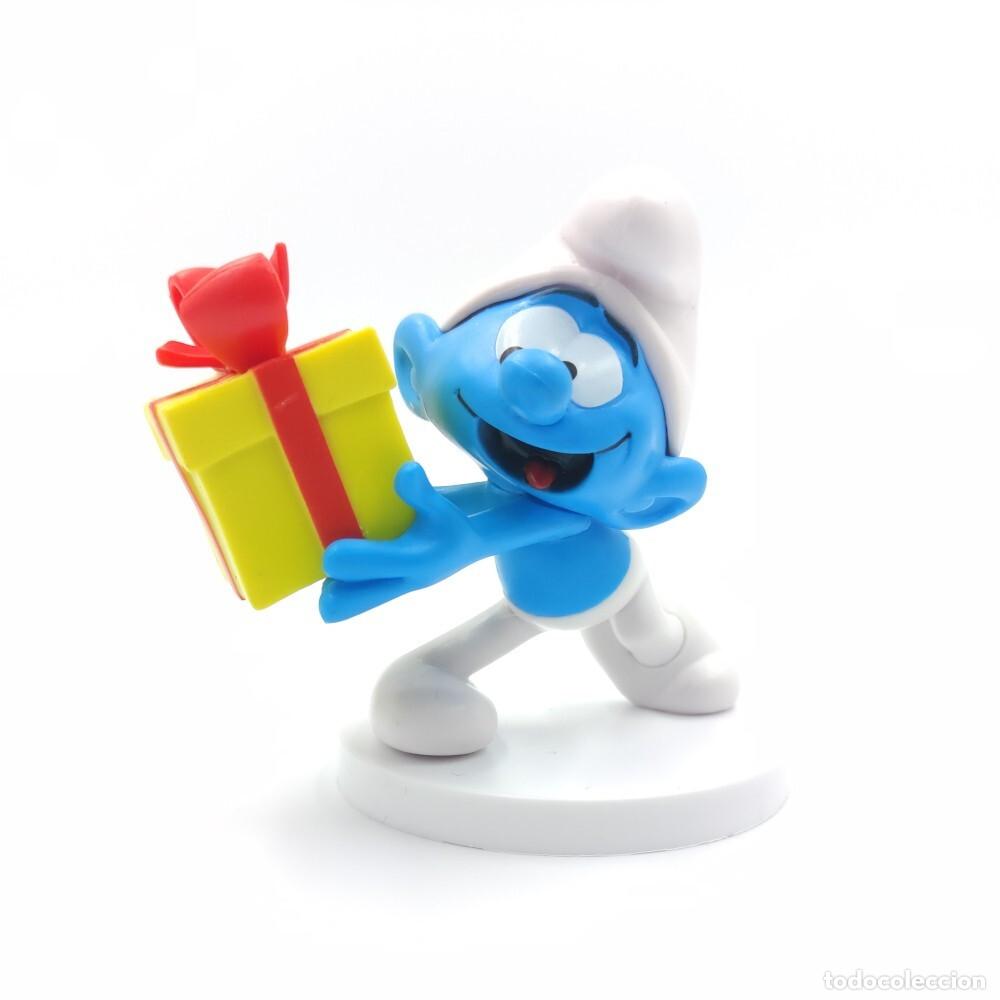 Figuras de goma y PVC: LOS PITUFOS: PITUFO BROMISTA CON BASE CIRCULAR - 7,5 CM. - SBABAM- COMO NUEVO