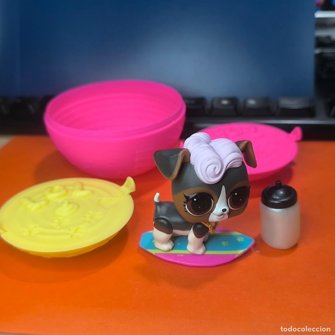 Figuras de goma y PVC: 001702JUG-L.O.L. surprise pets - perro surfista marron