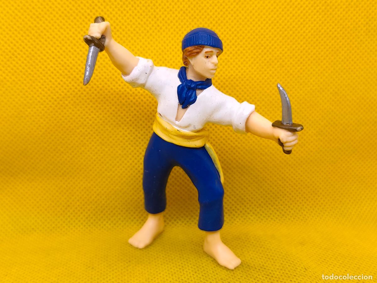 Figuras de goma y PVC: Simba pirata descalzo con cuchillos