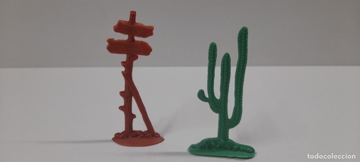 Figuras de goma y PVC: CARTEL Y CACTUS PARA DECORADO DEL OESTE / OTROS . REALIZADOS POR JECSAN . ORIGINAL A&Ntilde;OS 70