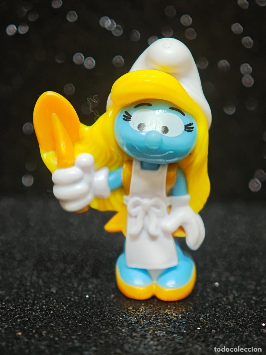 Figuras de goma Kinder: FIGURA KINDER PITUFA JARDINERA