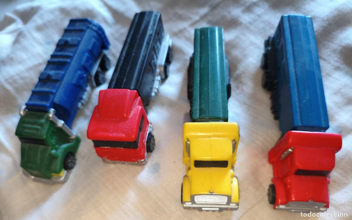 Figuras de goma y PVC dispensador PEZ: Cuatro camiones. Dispensadores de caramelos PEZ. Patente americana. Fabricados en China.