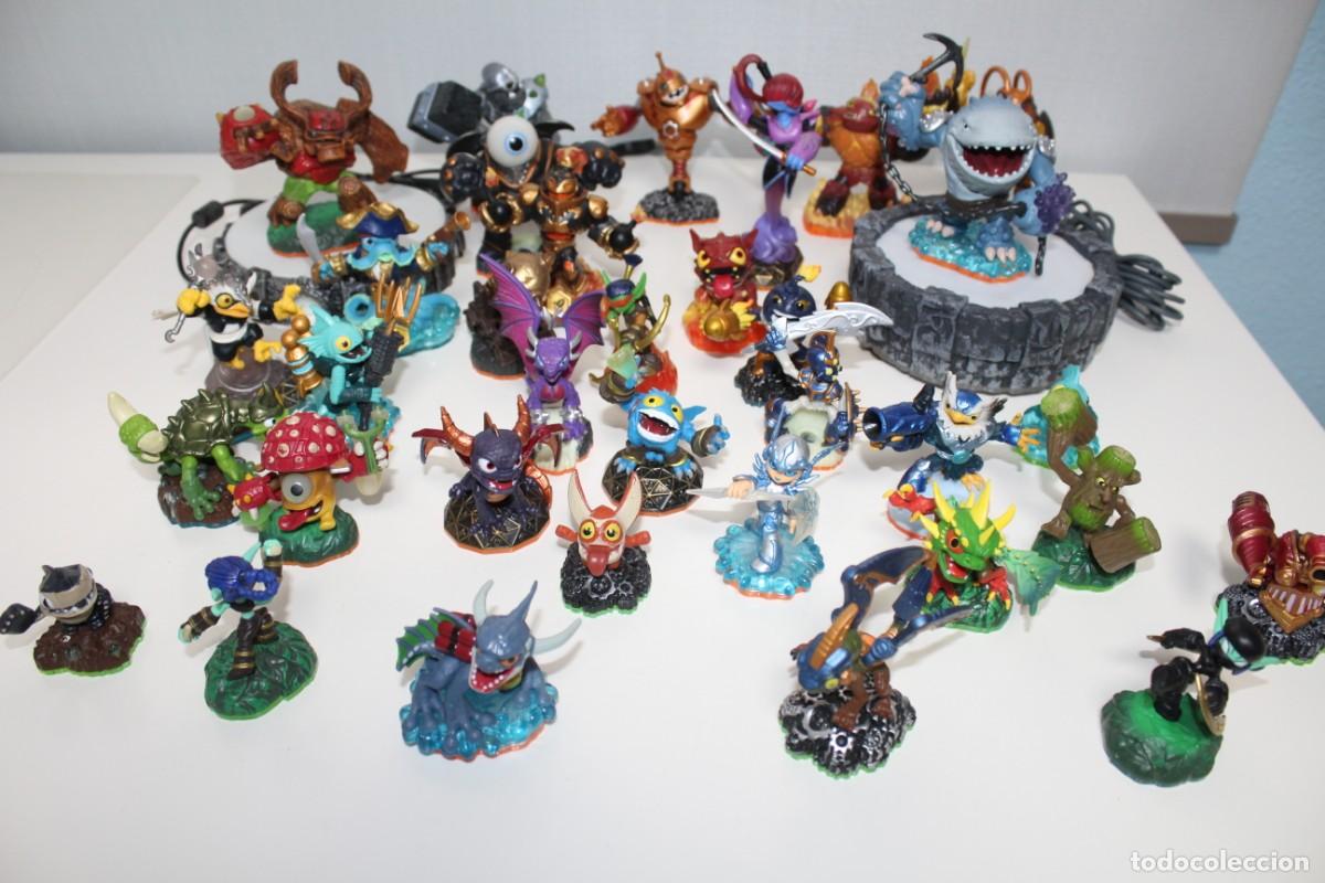 Figuras de goma y PVC: LOTE DE MU&Ntilde;ECOS SKYLANDERS ACTIVISION CON 2 BASES