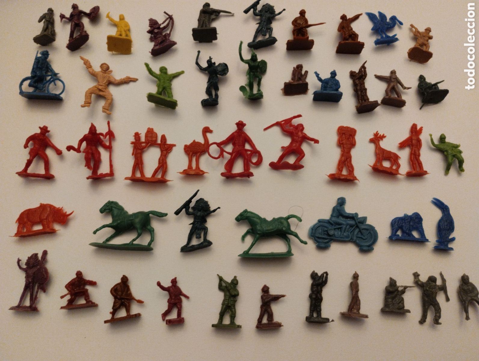 Figuras de goma y PVC: Lote soldaditos, indios, vaqueros y animales miniatura