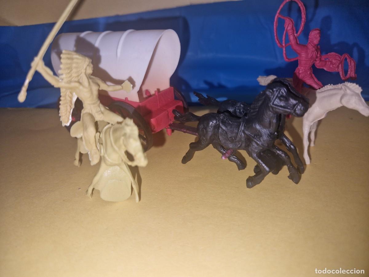 Figuras de goma y PVC: Antigua Carreta Caravana del Oeste, con vaquero y indio, A&Ntilde;OS 70