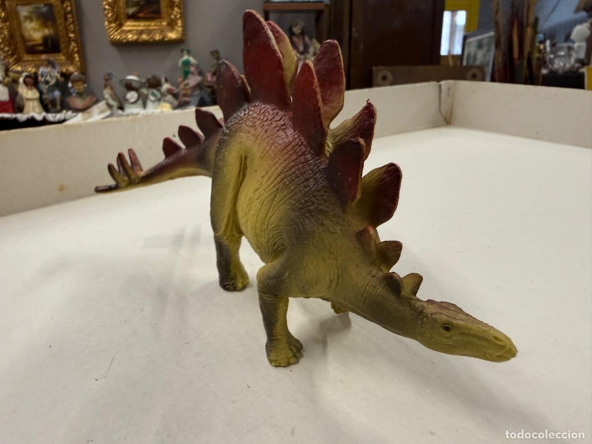 Figuras de goma y PVC: Dinosaurio de goma rigida. 19cms largo x 10cms alto