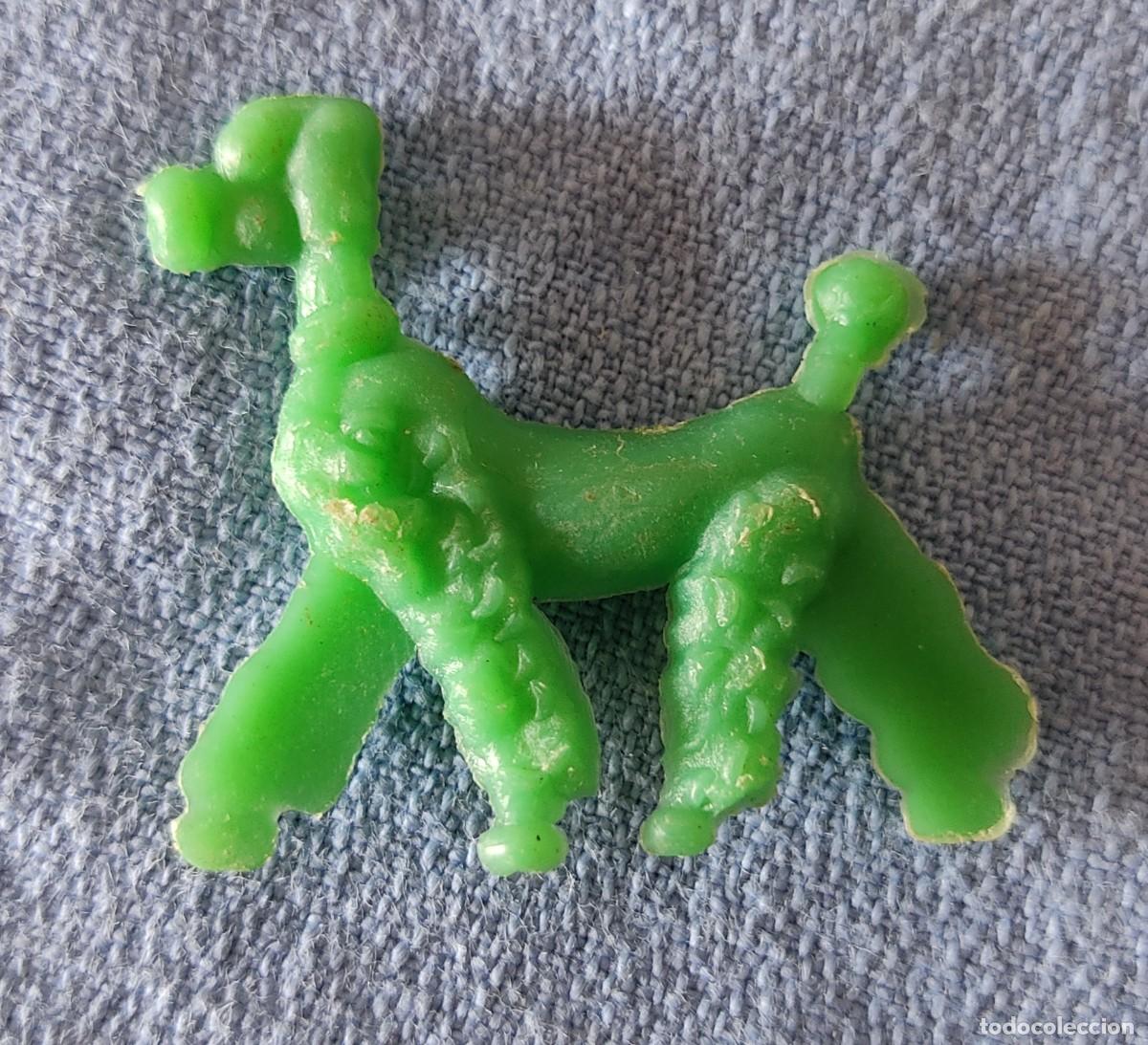 Figuras de goma y PVC: PERRO DUNKIN PIPAS CHURRUCA MODELO 2