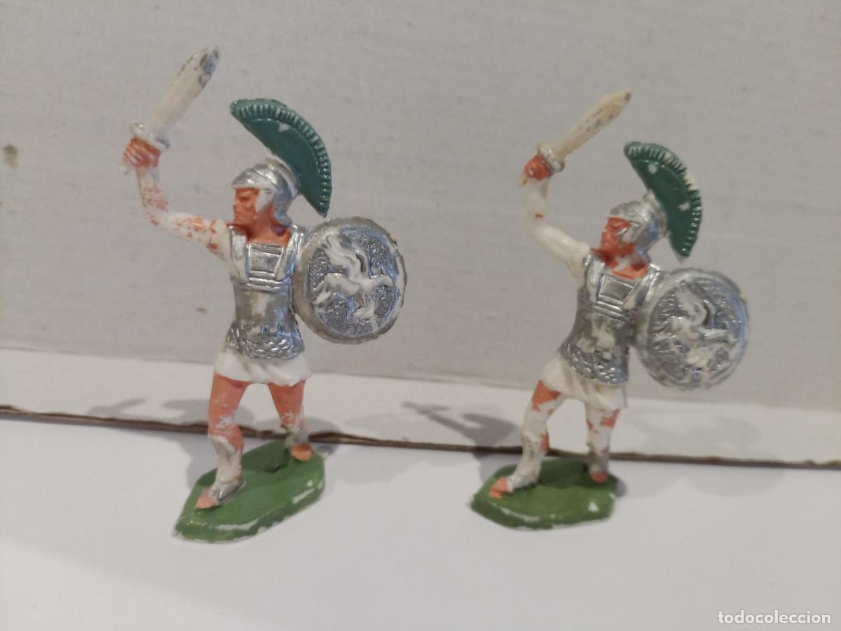 Figuras de goma y PVC: FIGURAS EN PLASTICO ROJAS Y MALARET