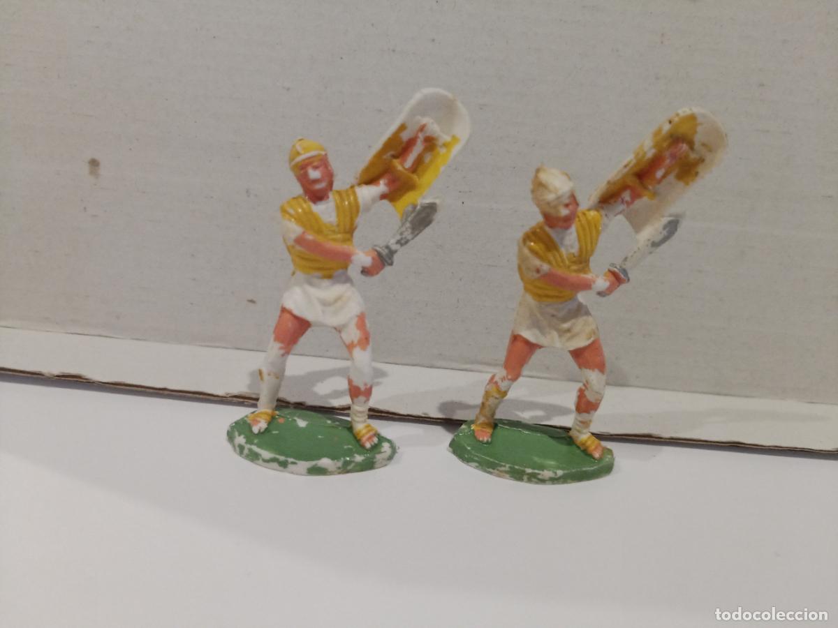 Figuras de goma y PVC: FIGURAS EN PLASTICO ROJAS Y MALARET