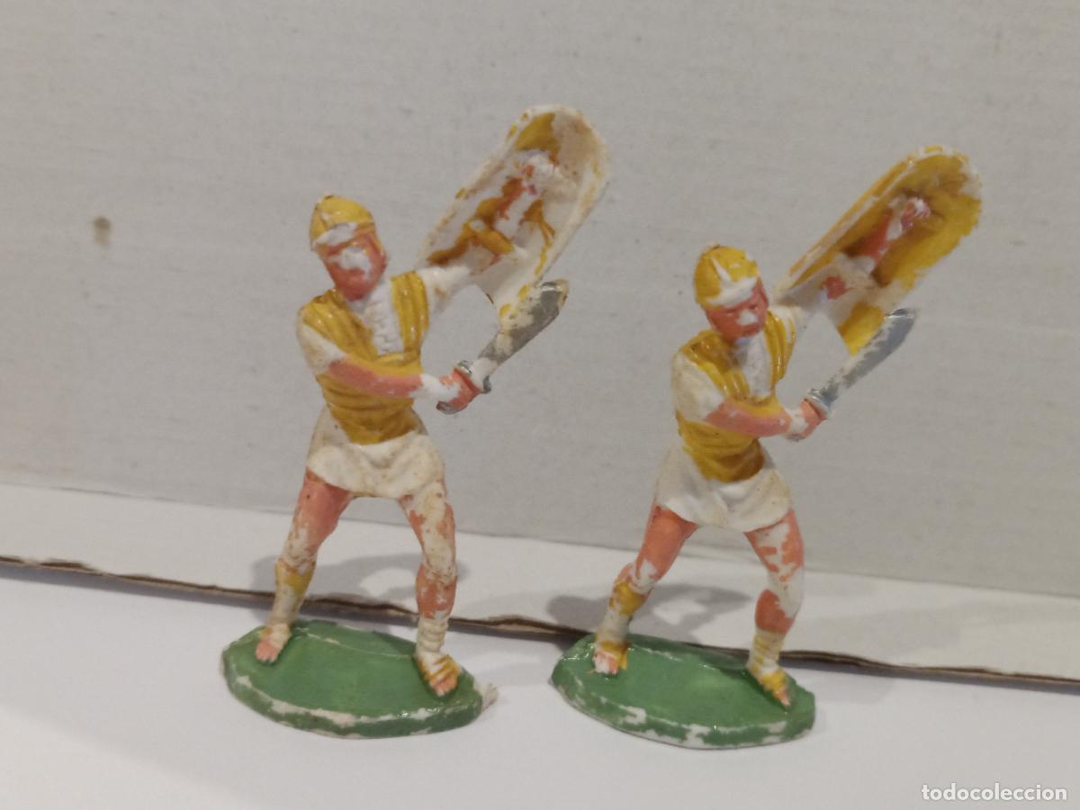 Figuras de goma y PVC: FIGURAS EN PLASTICO ROJAS Y MALARET