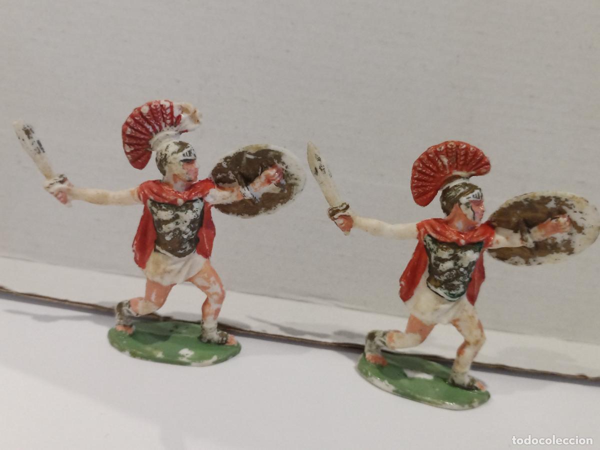 Figuras de goma y PVC: FIGURAS EN PLASTICO ROJAS Y MALARET