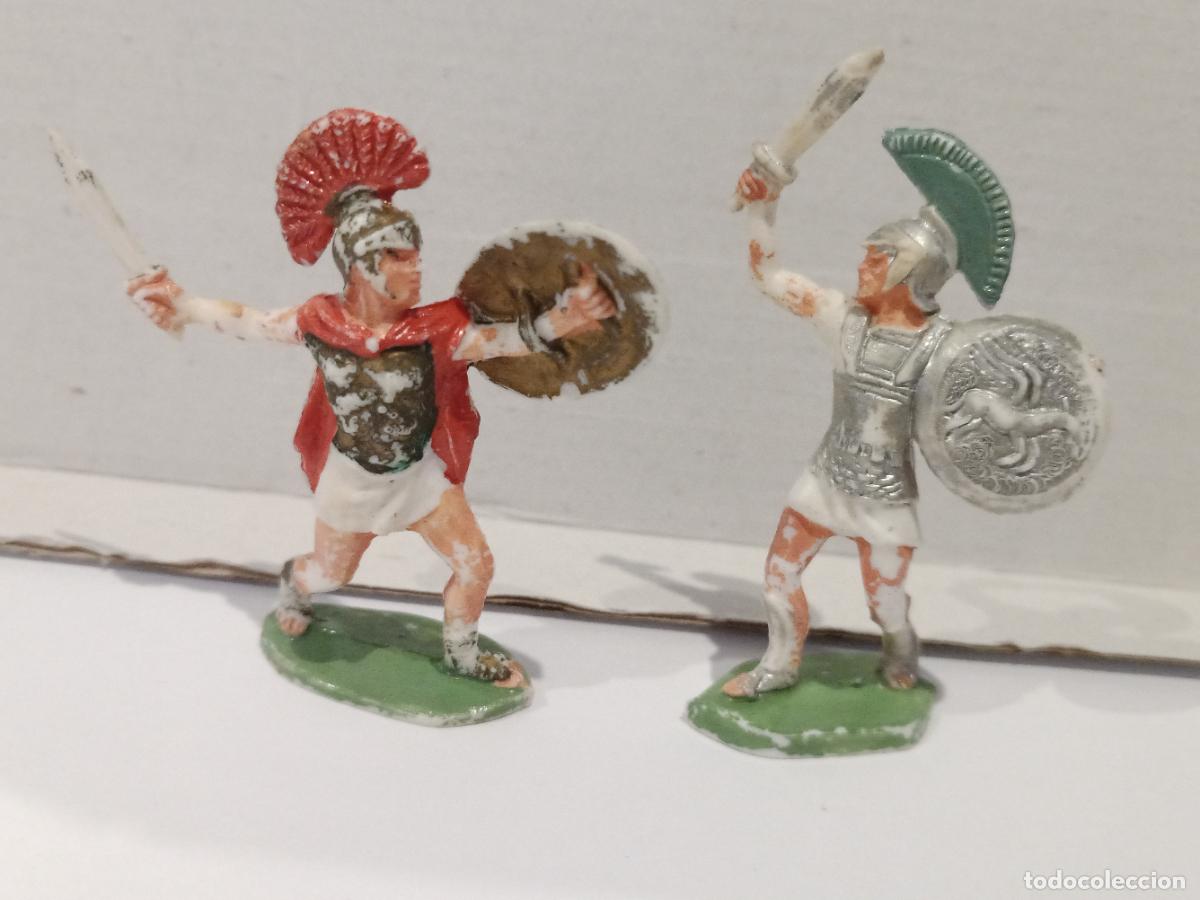 Figuras de goma y PVC: FIGURAS EN PLASTICO ROJAS Y MALARET