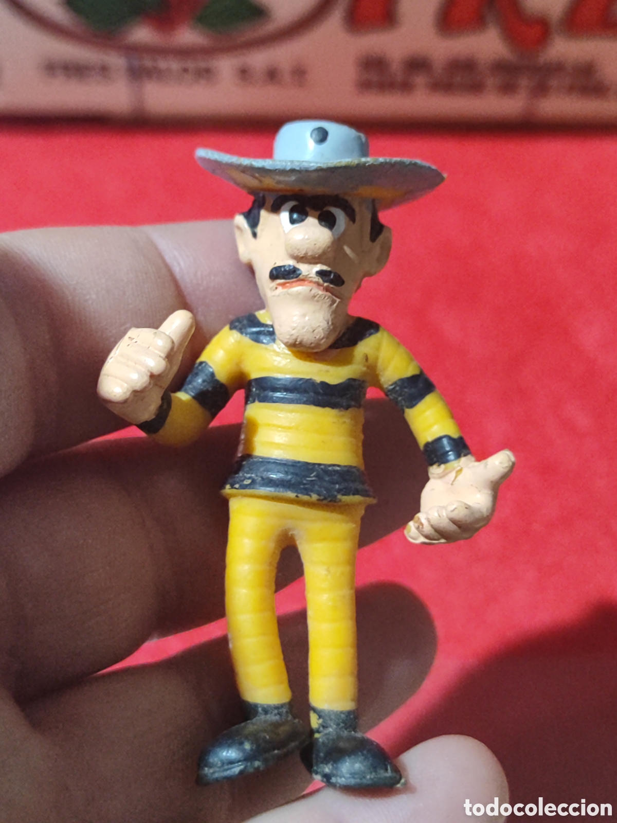 Figuras de goma y PVC: Figura PVC hermano peque&ntilde;o los dalton Lucky Luke