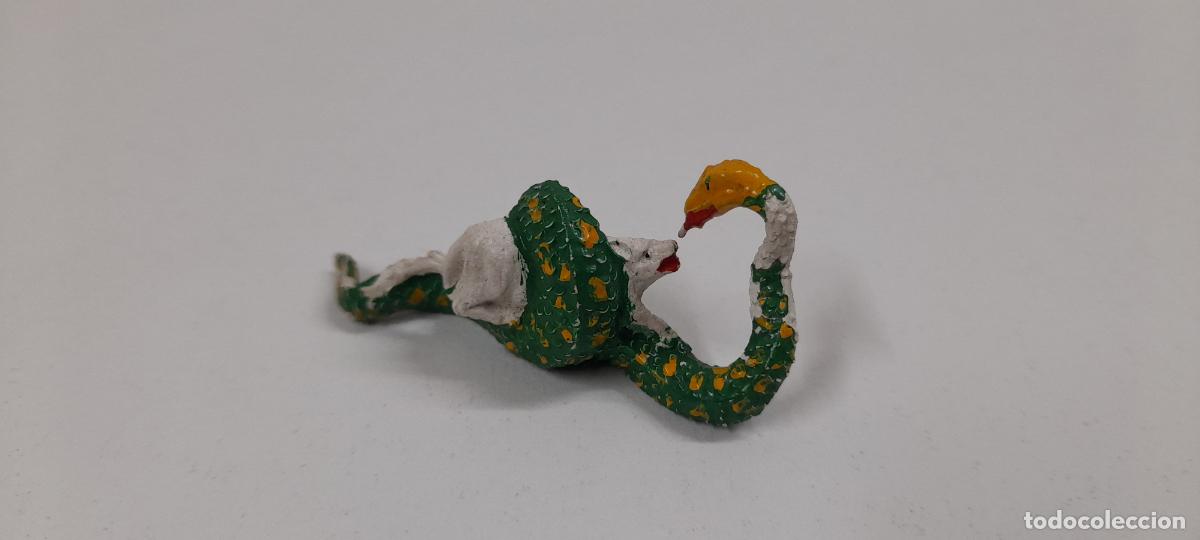 Rubber and PVC Figures: ANTIGUA FIGURA AGUILA CON PRESA . REALIZADA POR LAFREDO . ORIGINAL A&Ntilde;OS 50 EN GOMA
