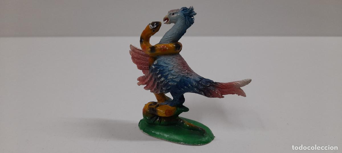 Rubber and PVC Figures: AVE LUCHANDO CON SERPIENTE . REALIZADA POR PECH . ORIGINAL A&Ntilde;OS 50 EN GOMA