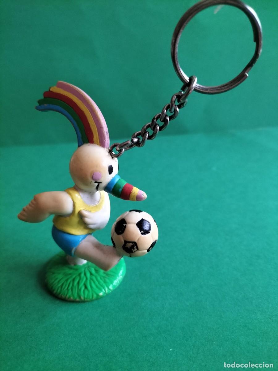 Rubber and PVC Figures: (FIGURA PVC) CURRO CON PELOTA EXPO 92 LLAVERO