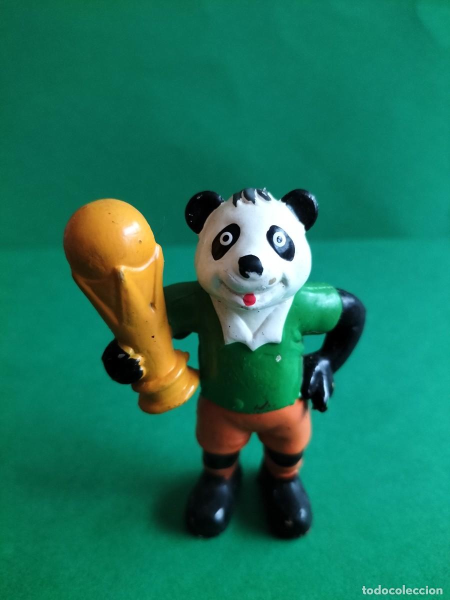 Rubber and PVC Figures: (FIGURA PVC) OSO PROMOCIONAL EL POZO CON COPA DEL MUNDO
