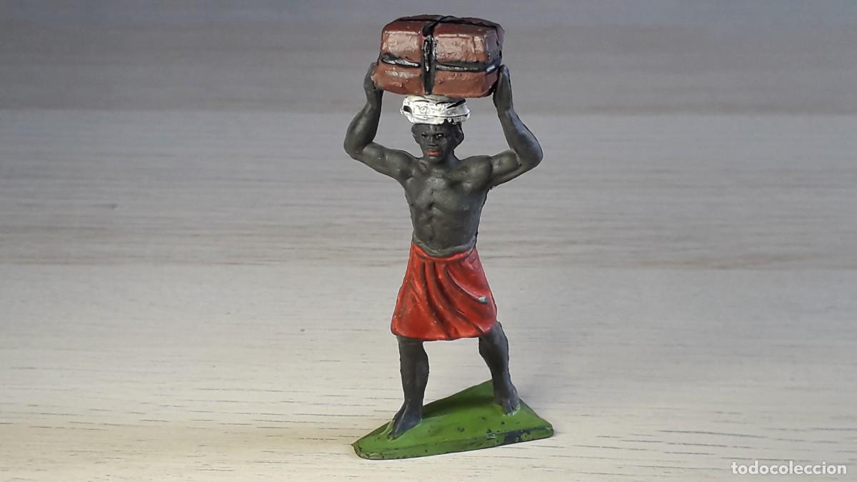 Figuras de goma y PVC: Porteador Negro Safari &Aacute;frica, goma, Jecsan made in Spain, original a&ntilde;os 50-60.