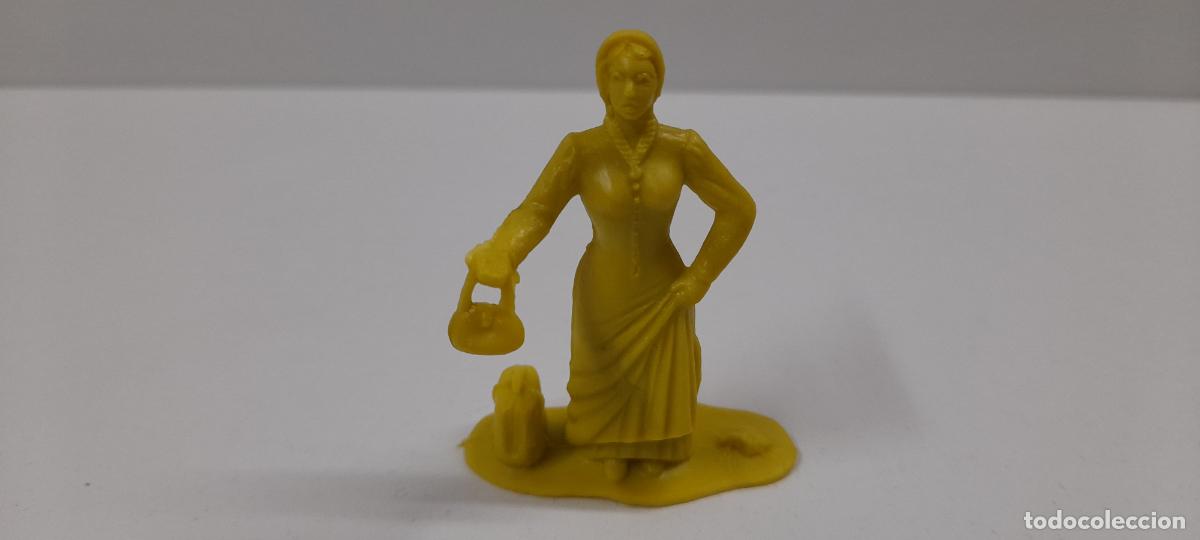 Figuras de goma y PVC: SE&Ntilde;ORA FIGURA ASALTO A LA DILIGENCIA . GOMARSA - MOLDE REAMSA PLASTICO MONOCOLOR . ORIGINAL A&Ntilde;OS 70