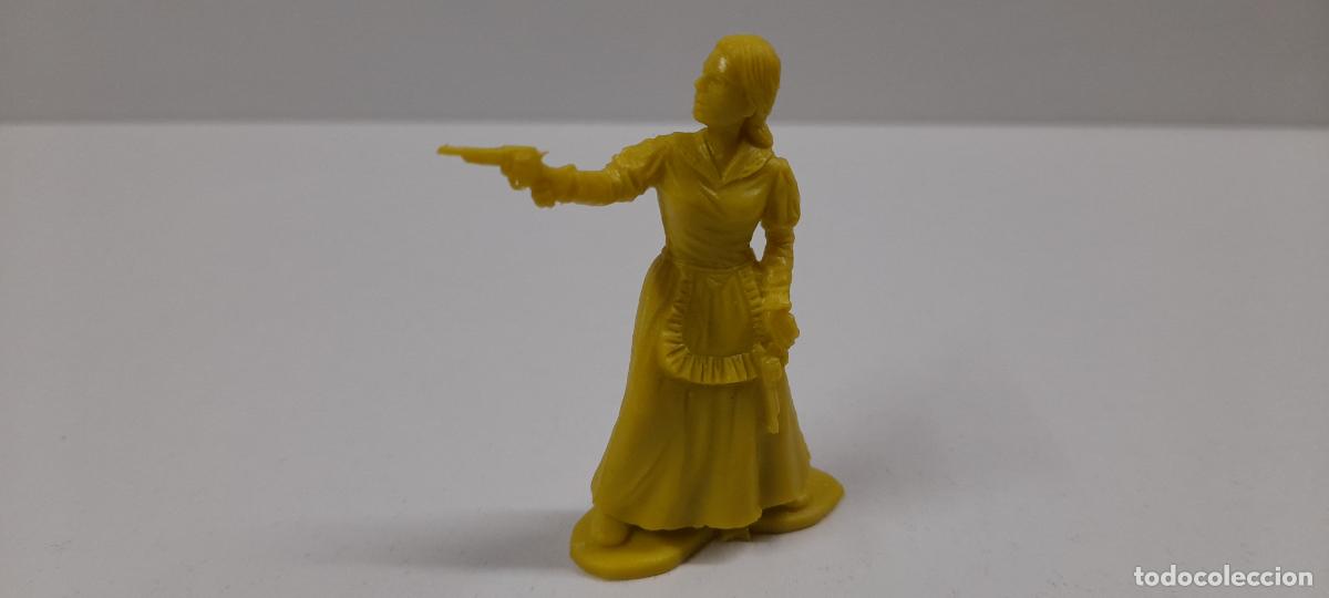 Figuras de goma y PVC: SE&Ntilde;ORA FIGURA ASALTO A LA DILIGENCIA . GOMARSA - MOLDE REAMSA PLASTICO MONOCOLOR . ORIGINAL A&Ntilde;OS 70