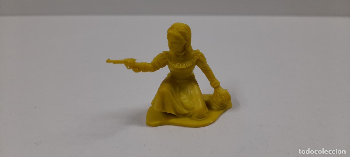 Figuras de goma y PVC: SE&Ntilde;ORA FIGURA ASALTO A LA DILIGENCIA . GOMARSA - MOLDE REAMSA PLASTICO MONOCOLOR . ORIGINAL A&Ntilde;OS 70
